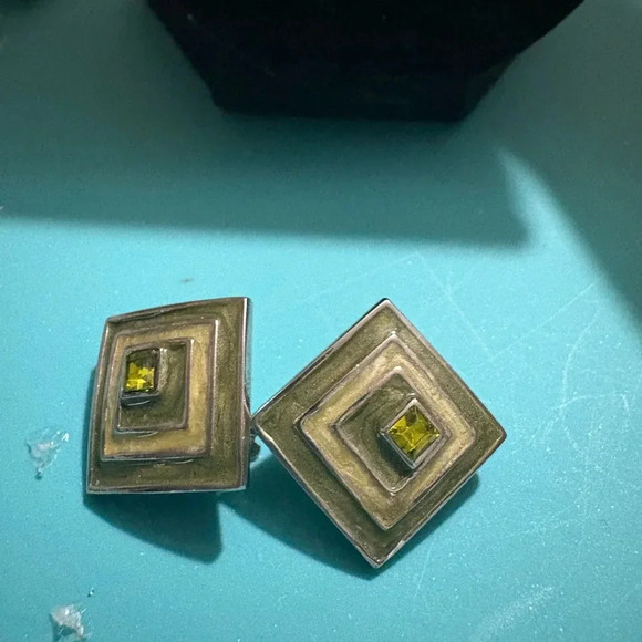 Clip‎ earrings - Picture 1 of 3